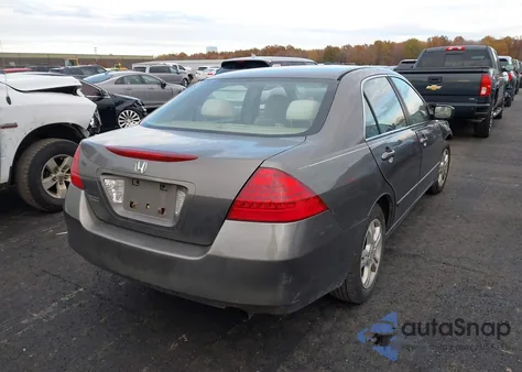 2007 Honda Accord 2.4 Ex z USA, uszkodzony, nr VIN 1HGCM56707A101306